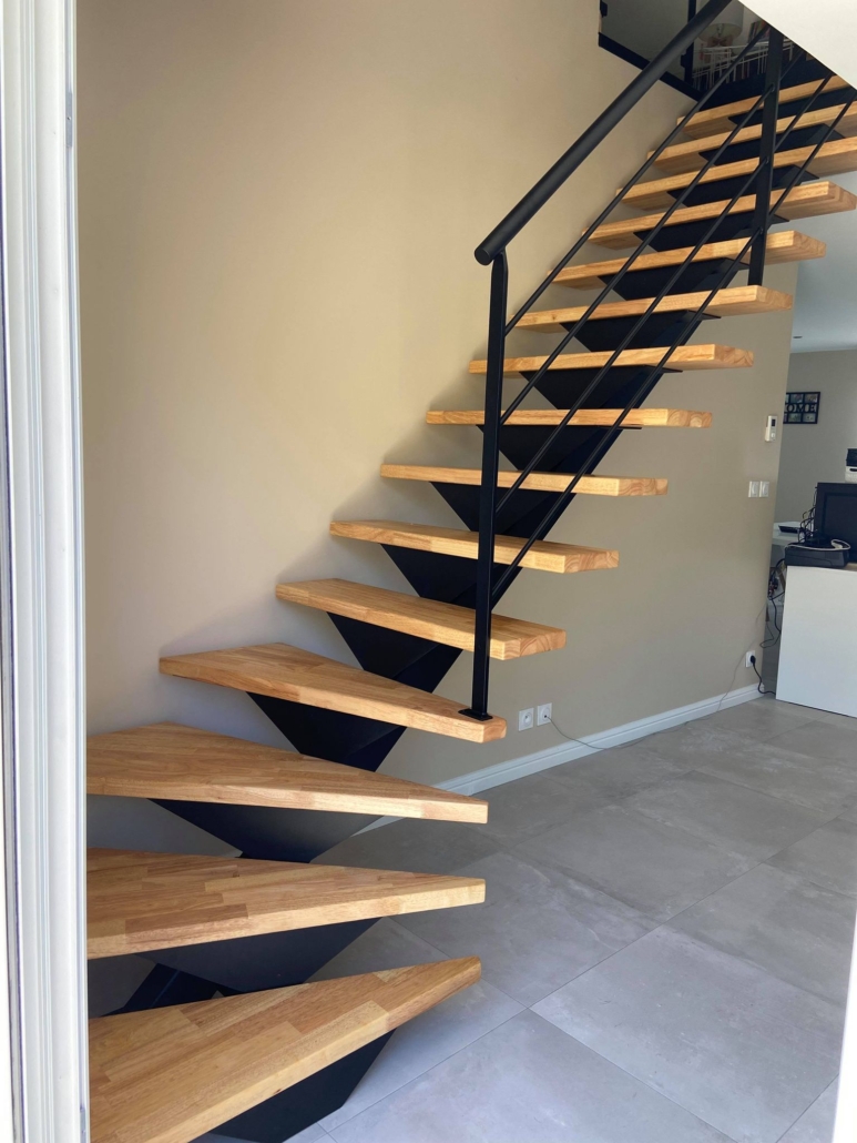 bouclet-exemple-escalier-limon-central-et-marches-bois-773x1030 Escaliers Etienne Bouclet
