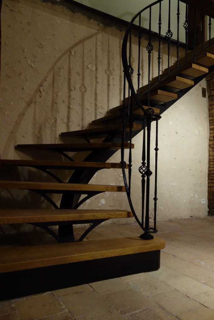 bouclet_17escalier-fer-forgé-limon-central-rampe-débillardée-scaled-e1593509524978-687x1030 Escaliers Etienne Bouclet