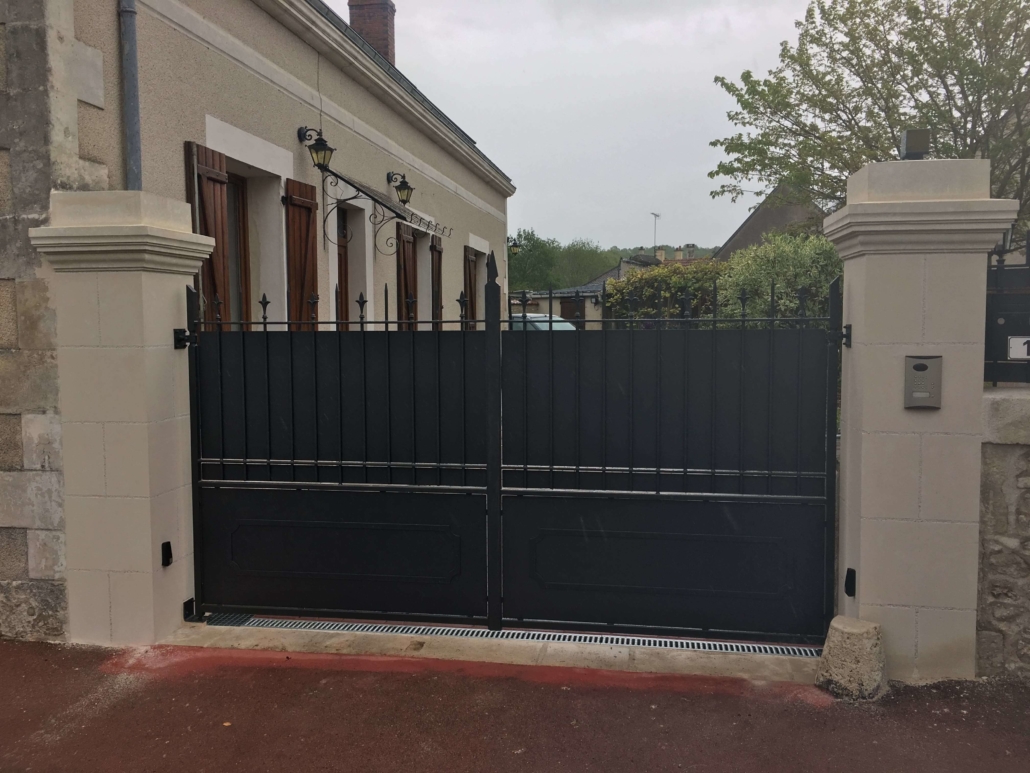 bouclet_20-portail-acier-gris-noir-2100-sablé-1030x773 Portails Etienne Bouclet