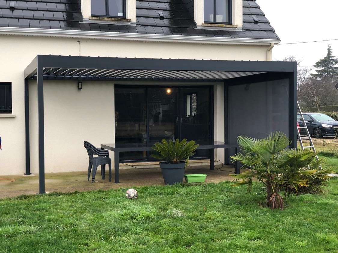 bouclet-pergola-bioclimatique-avec-store Pergolas et Stores à Vendôme | Étienne Bouclet Etienne Bouclet